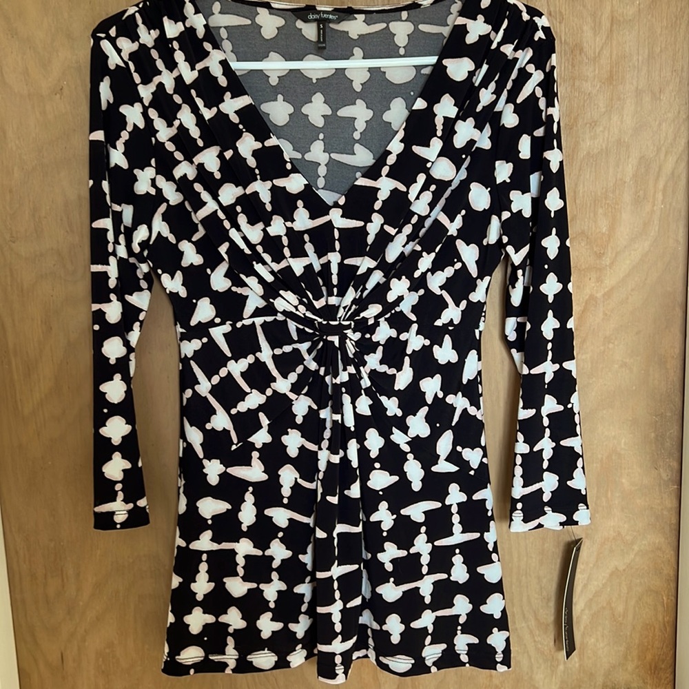 New with Tags - Daisy Fuentes 3/4 sleeve blouse top - size small